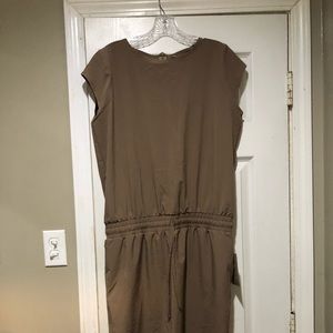 Albion “Going Places” dress NWT. Khaki M tall.